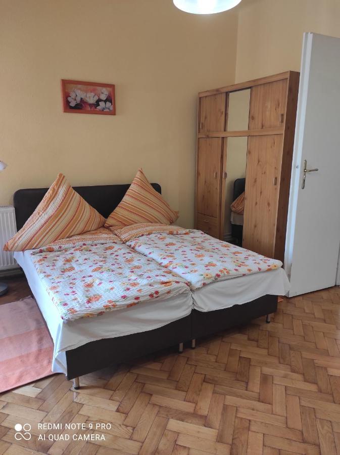 Anna Apartmanok Pécs Exteriör bild