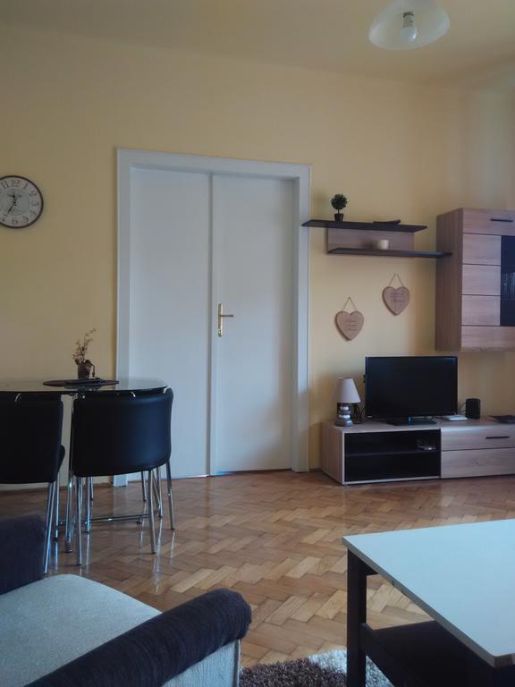Anna Apartmanok Pécs Exteriör bild