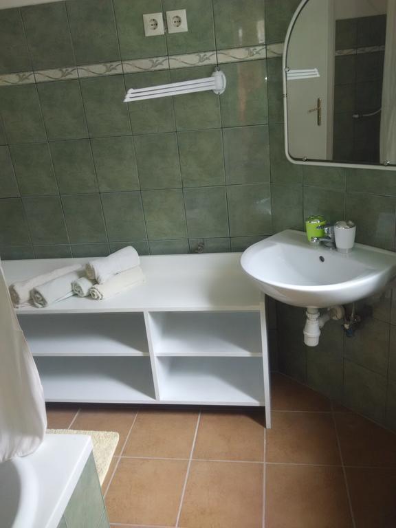 Anna Apartmanok Pécs Exteriör bild