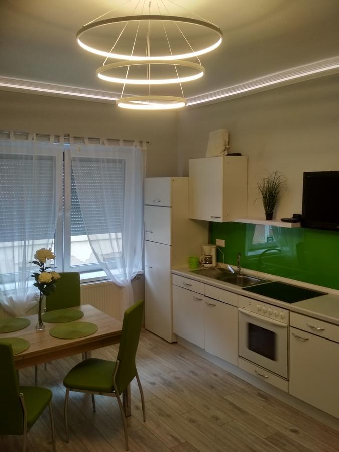 Anna Apartmanok Pécs Exteriör bild